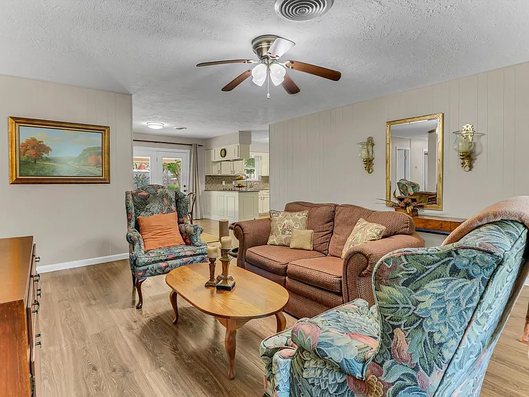 805 Bluebonnet Ln — Photo 41