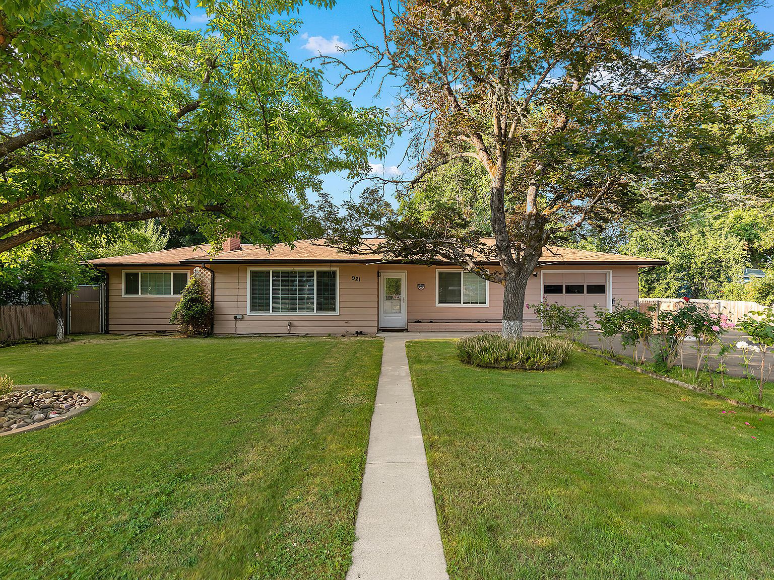 921 SW Rogue River Ave, Grants Pass, OR 97526 Zillow