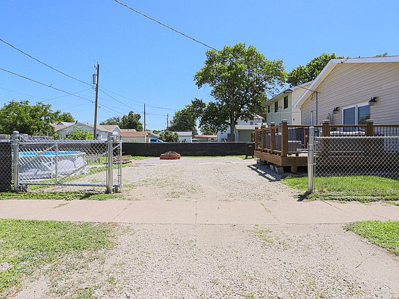 4th image of 2830 Avenue D