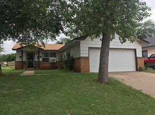 410 N 7th St, Clinton, OK 73601