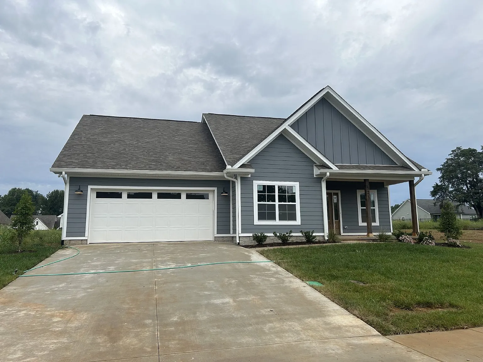 3 bed, 2.0 bath, 1400 sqft, $2,100 — Photo 1