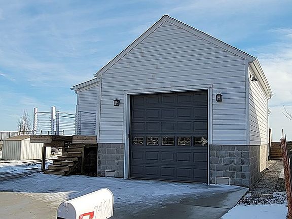 3rd image of 7496 Lakeshore Dr