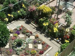 6052 68th Rd, Ridgewood, NY 11385