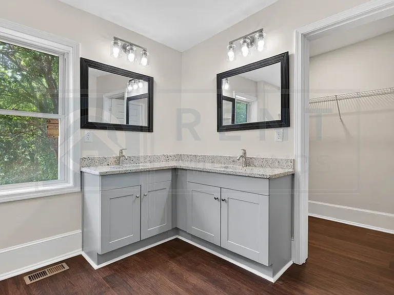 2901 Park St — Photo 26