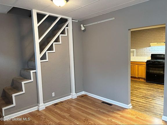 5th image of 504 Washington St Unit 2