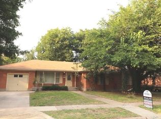 1705 E Garnett St, Gainesville, TX 76240