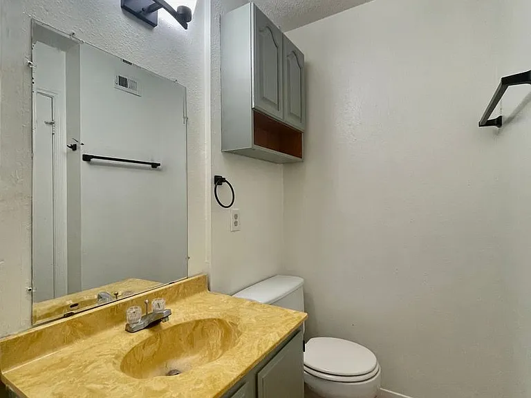 Chestnut Place Apartments — Photo 13