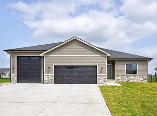 2711 NW Greenwood St, Ankeny, IA 50023