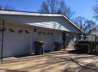 906 Jacobs Ln, O'Fallon, MO 63366