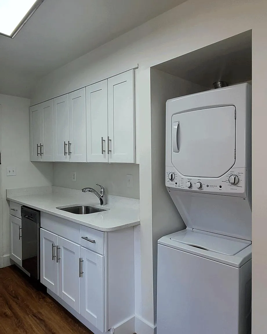 2 bed, 740 sqft, $2,000 — Photo 3
