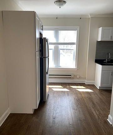 3rd image of 3815 N Greenview Ave #Qjkzxw0q6