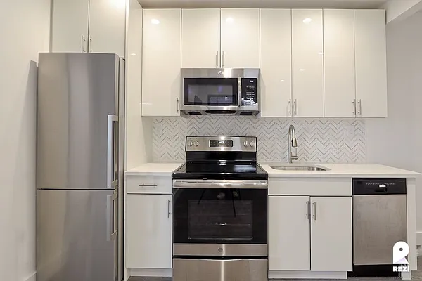 Rented by REZI | media 10