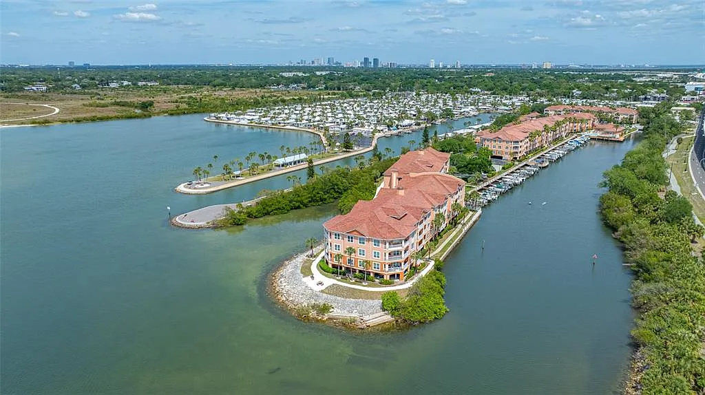 1 bed, 1.0 bath, 780 sqft, $1,950 — Photo 3