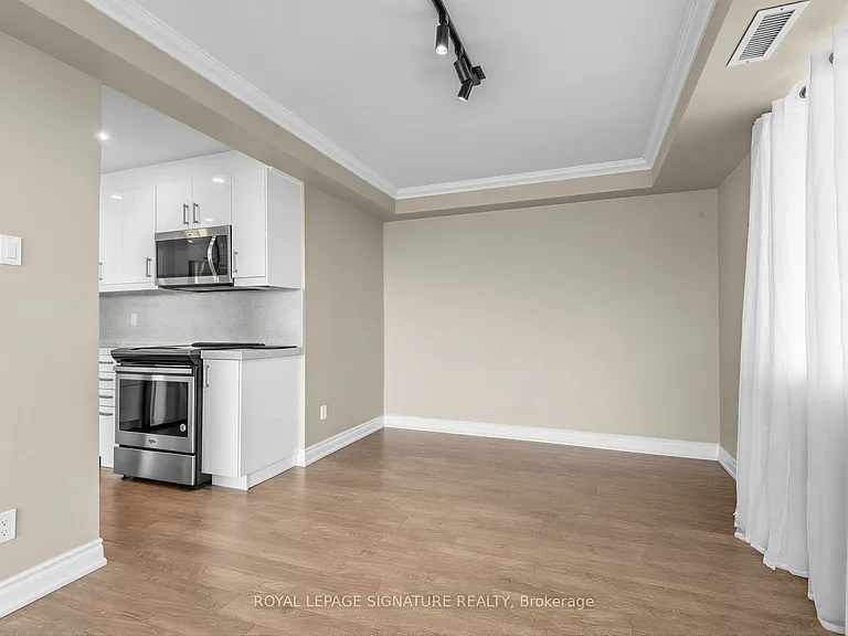 8111 Yonge St #1010 — Photo 10