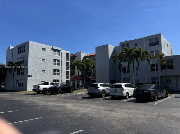 9451 Evergreen Pl APT 102, Davie, FL 33324