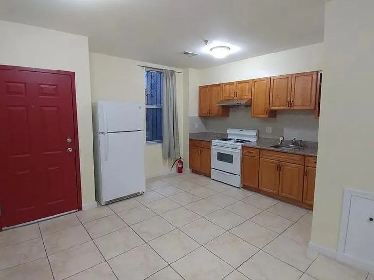 148 N 10th St #2F — Photo 2