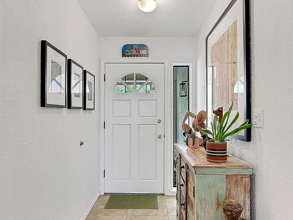 5th image of 311 Alvarez Dr