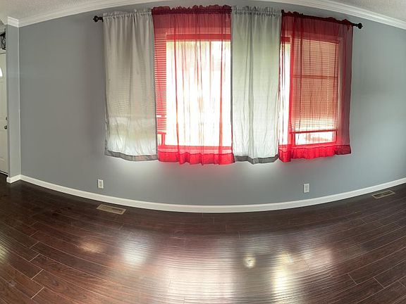 5th image of 471 Carol Dr