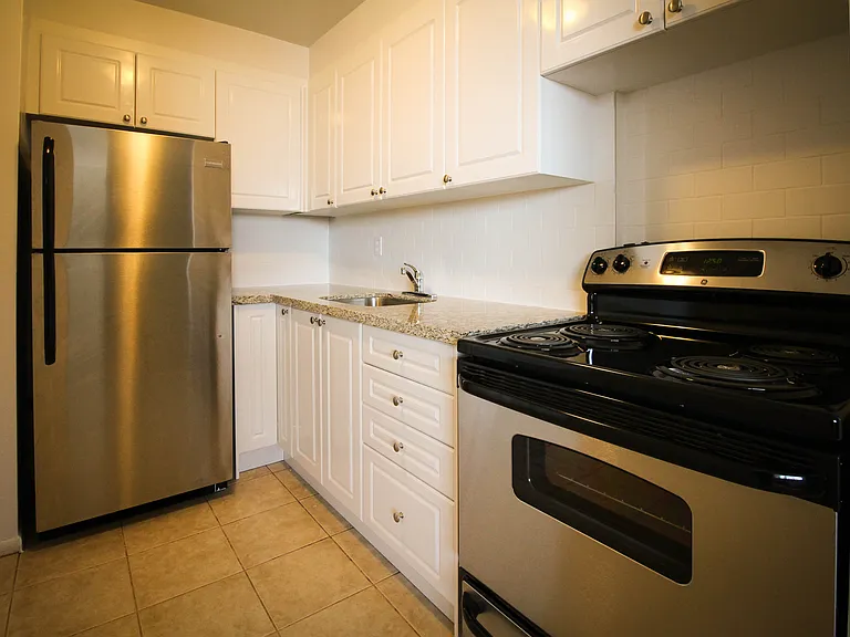 100 Goodwood Park Ct — Photo 11
