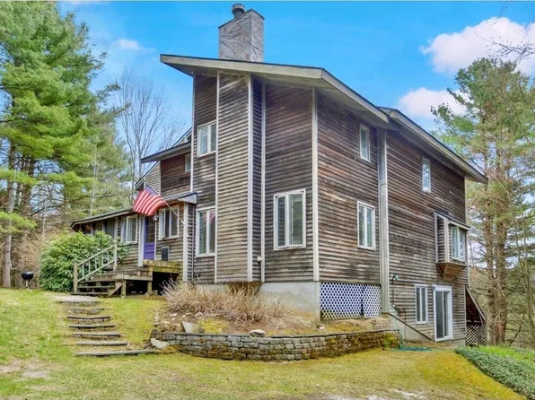 74 Magic Hill Road, Hinesburg, VT 05461