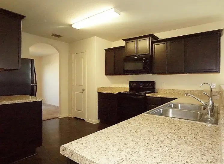 6731 Rosenthal Pass — Photo 3