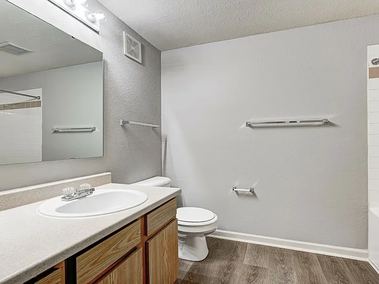 Ashley Place Apartments — Photo 8