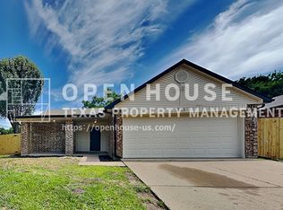216 Caprock Dr, Arlington, TX 76018
