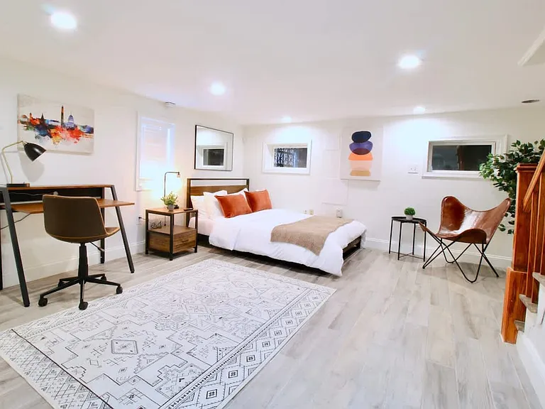 23rd Pl NE — Photo 4
