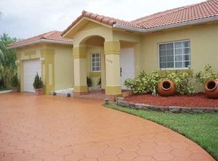 8898 NW 175th St, Hialeah, FL 33018