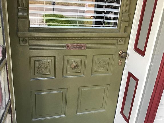 crank doorbell on frontdoor