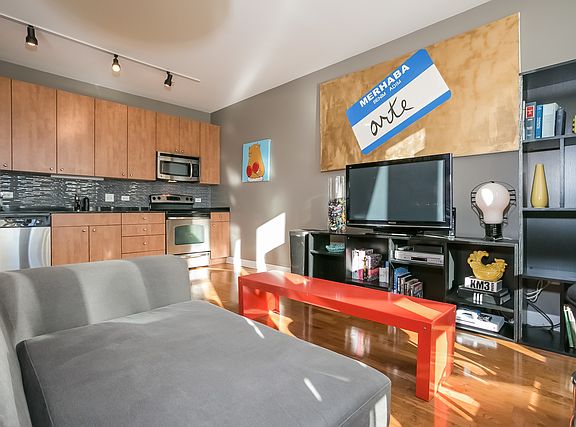 3rd image of 565 W Quincy St Unit 916