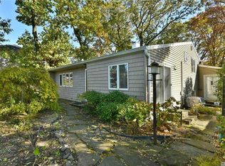 15 Pleasant Ave, Plainview, NY 11803