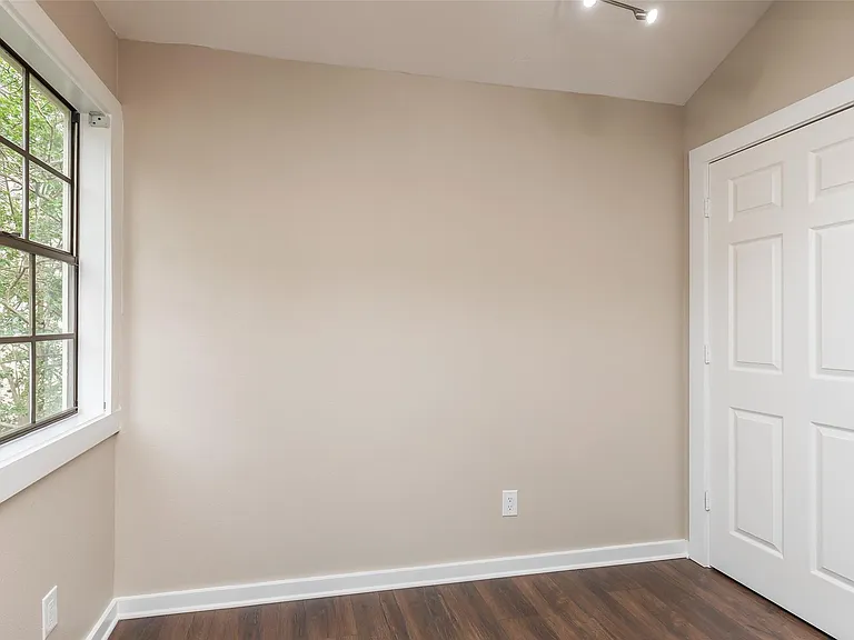 1611 Oakdale St — Photo 20