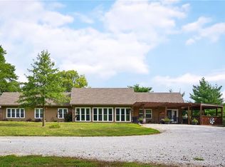 23609 S Scottsdale Dr, Peculiar, MO 64078