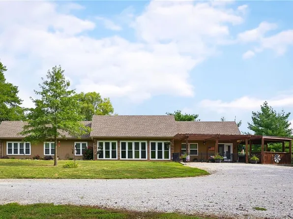 23609 S Scottsdale Dr, Peculiar, MO 64078