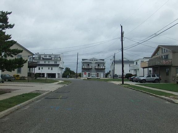 3rd image of 21 64th St #E