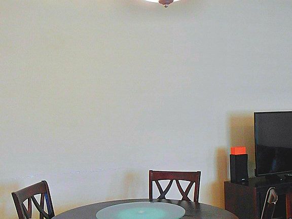 4th image of 115 E Hibiscus St #7
