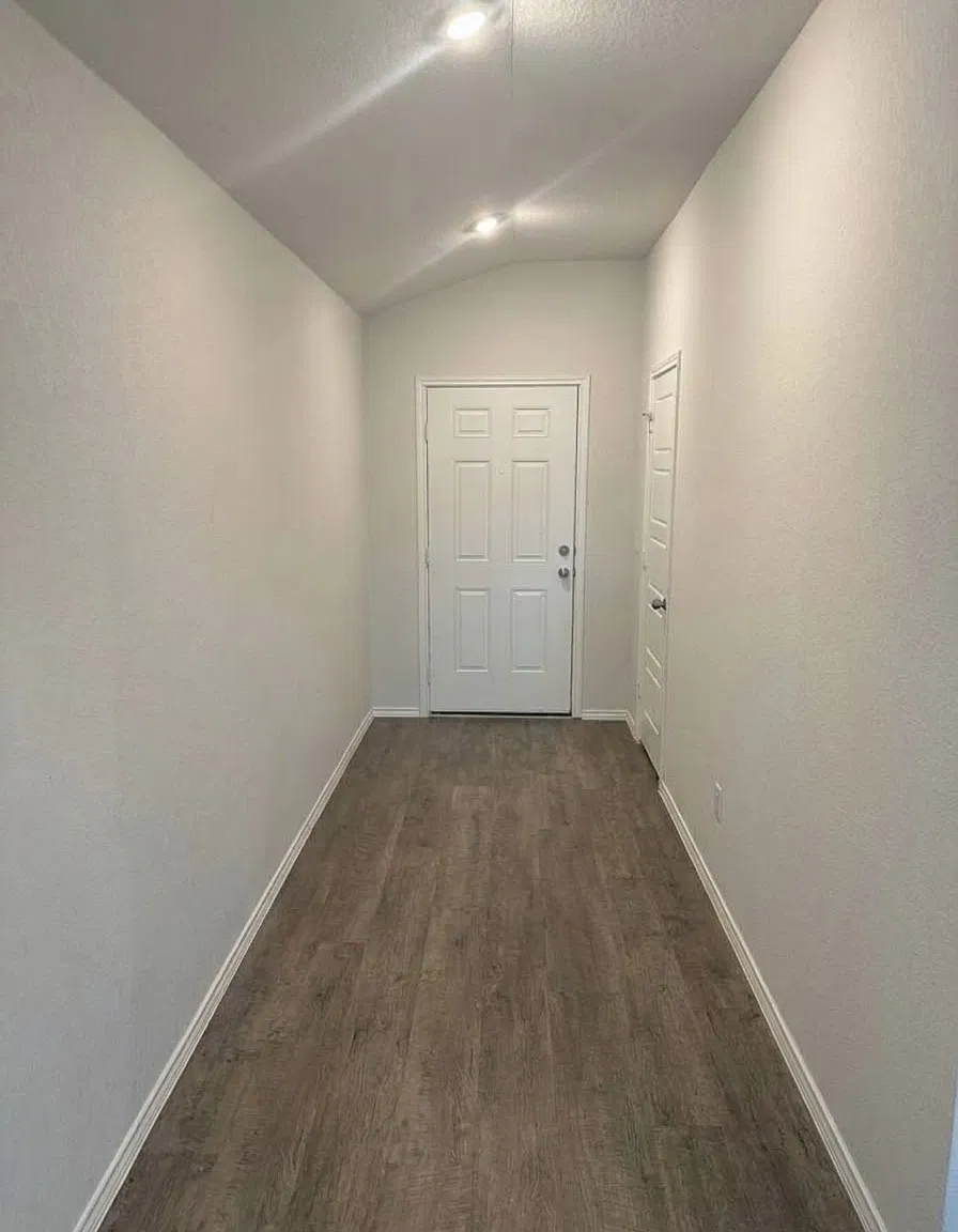 3 bed, 1402 sqft, $1,900 — Photo 2