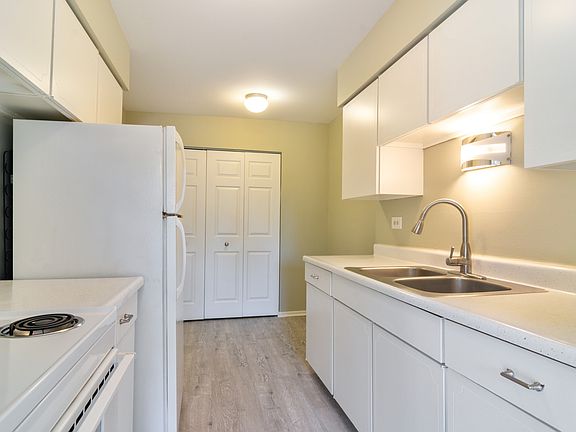 5th image of 2515 E Olive St APT 3G