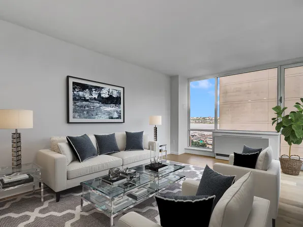 635 West 42nd Street image 7 of 28