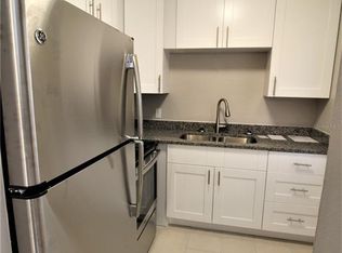 3001 Bee Ridge Rd #212, Sarasota, FL 34239