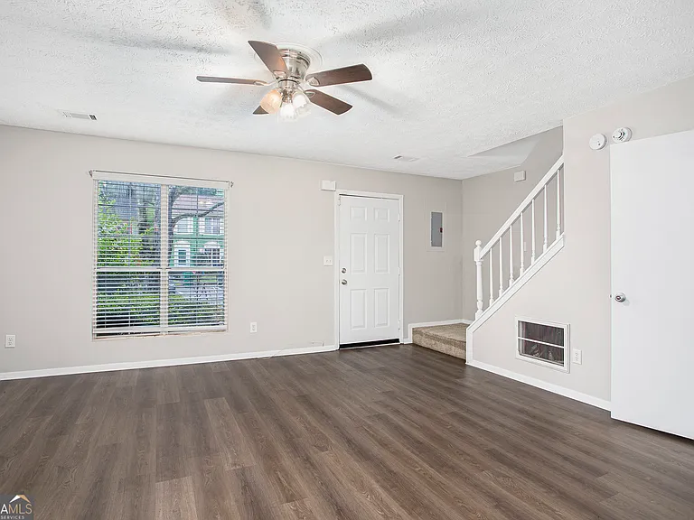 5731 Wells Cir — Photo 2