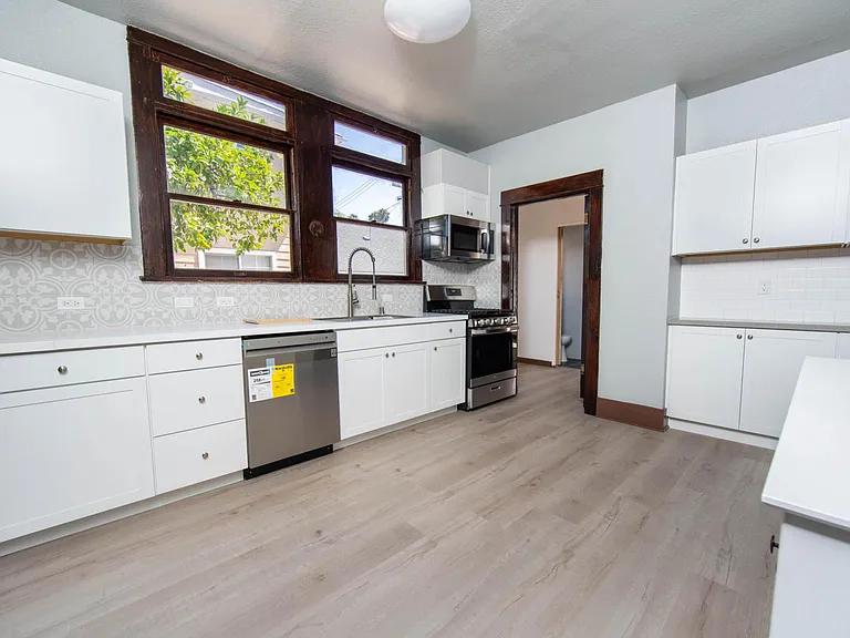 438 S Serrano Ave — Photo 4