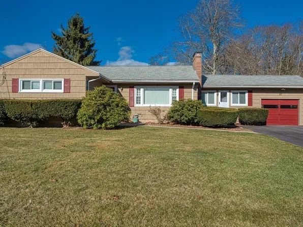 37 Sunset Dr, Brockton, MA 02301