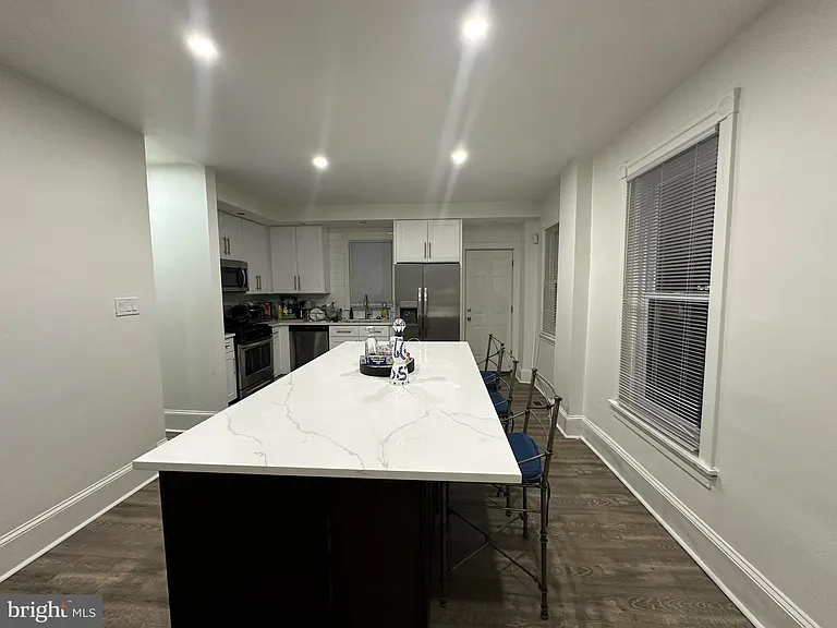 482 Martin St — Photo 12