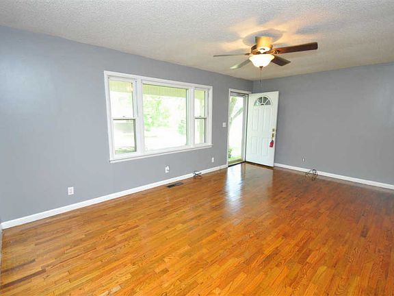 4th image of 100 E 17th St