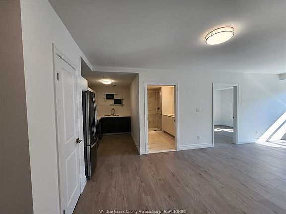 4th image of 3290 Stella Cres #408