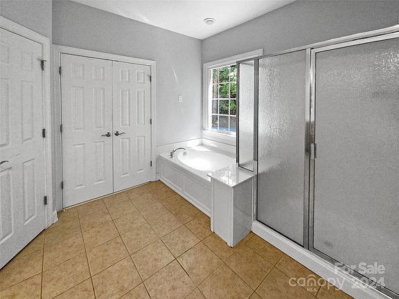 5th image of 308 Billings Pl