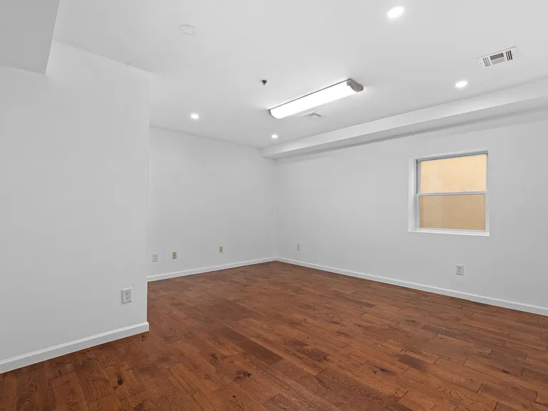 720 23rd St #1 — Photo 9