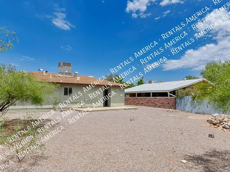1420 N Winstel Blvd — Photo 16